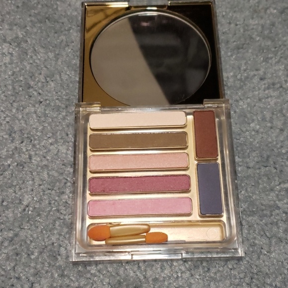 Estee Lauder Other - Estee Lauder eye shadow compact